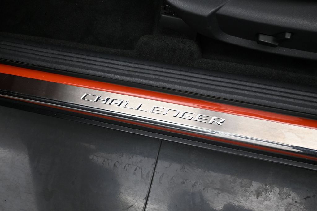 Used 2009 Dodge Challenger SRT8 RWD image 12