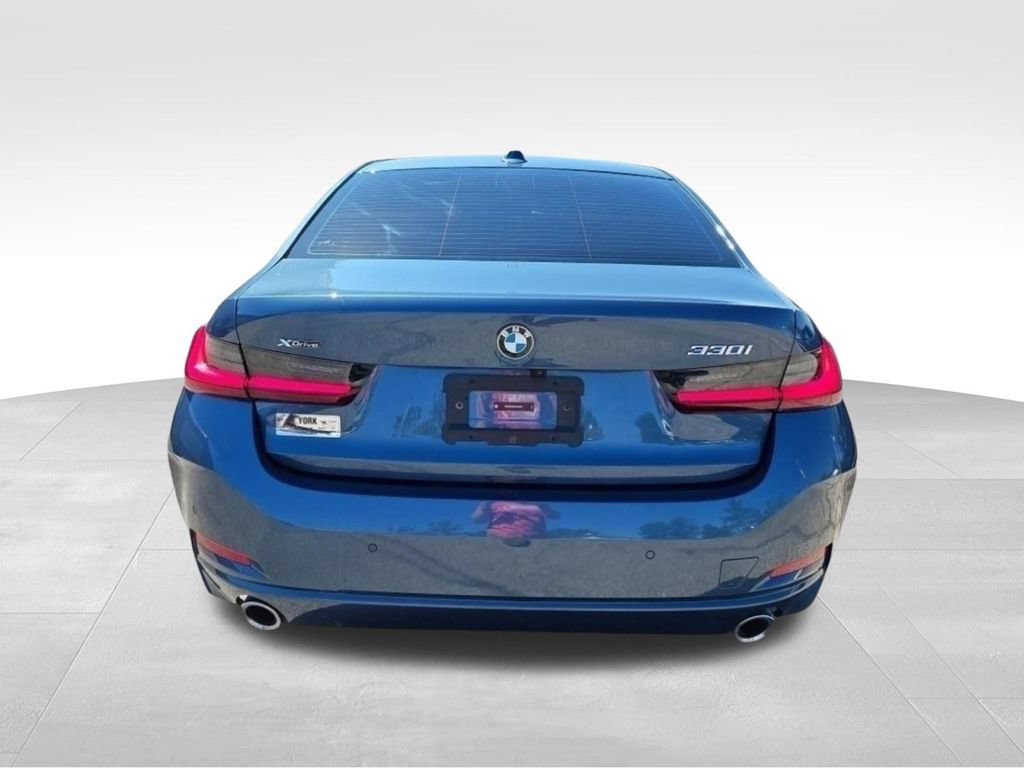 Used 2025 BMW 330i xDrive Sedan w/ Premium Package AWD/4WD image 4