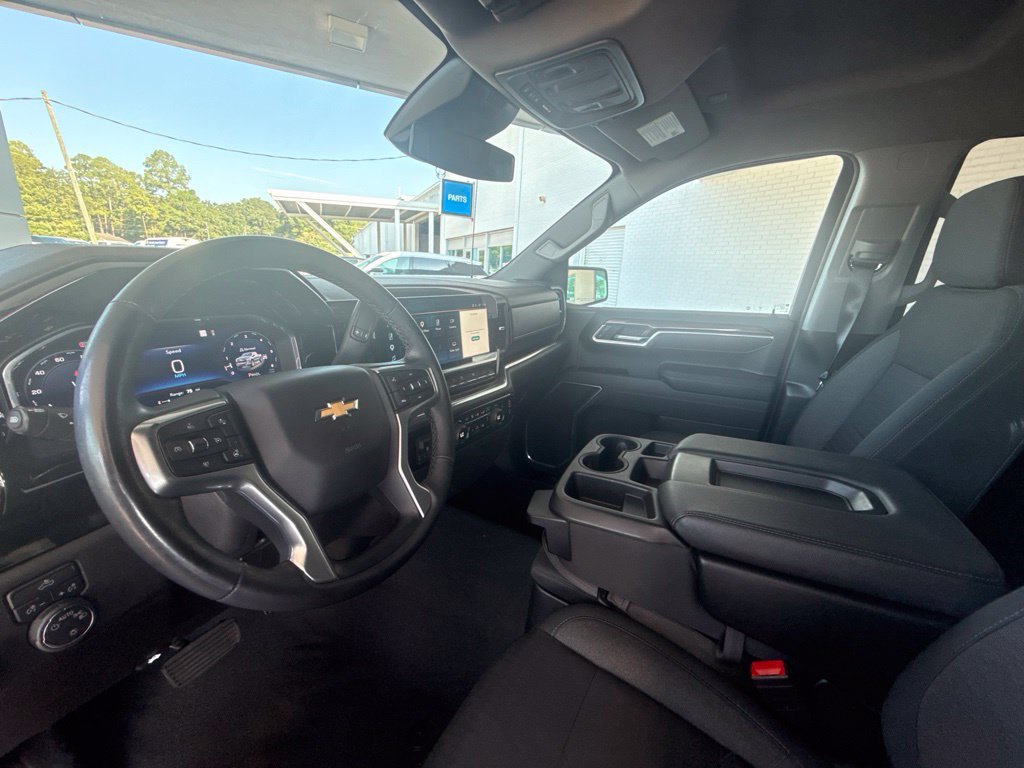 Used 2025 Chevrolet Silverado 1500 LT AWD/4WD image 30