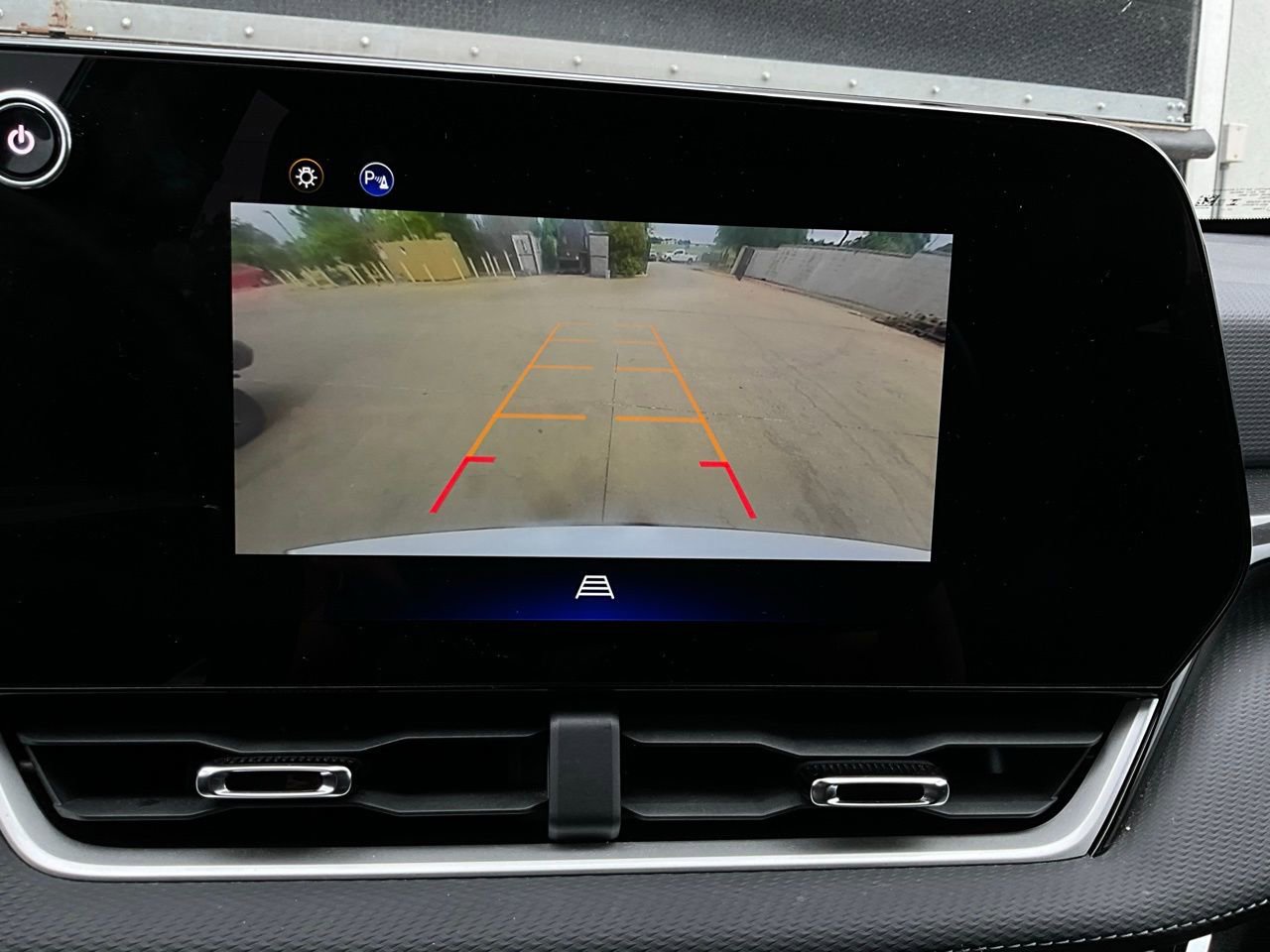 Used 2025 Chevrolet Equinox LT FWD image 30