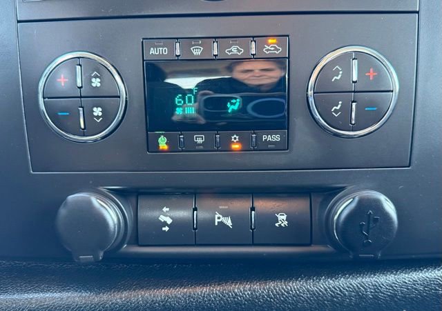 Used 2011 Chevrolet Silverado 1500 LT w/ All-Star Edition AWD/4WD image 26