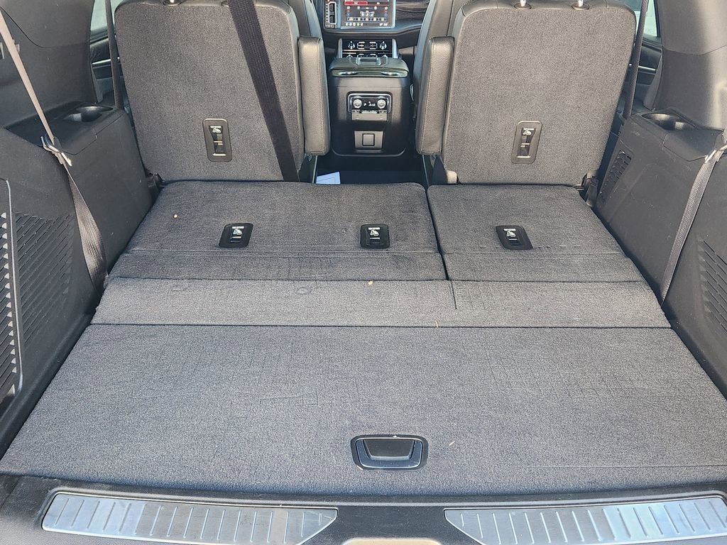 Used 2021 GMC Yukon Denali w/ Denali Premium Package image 13