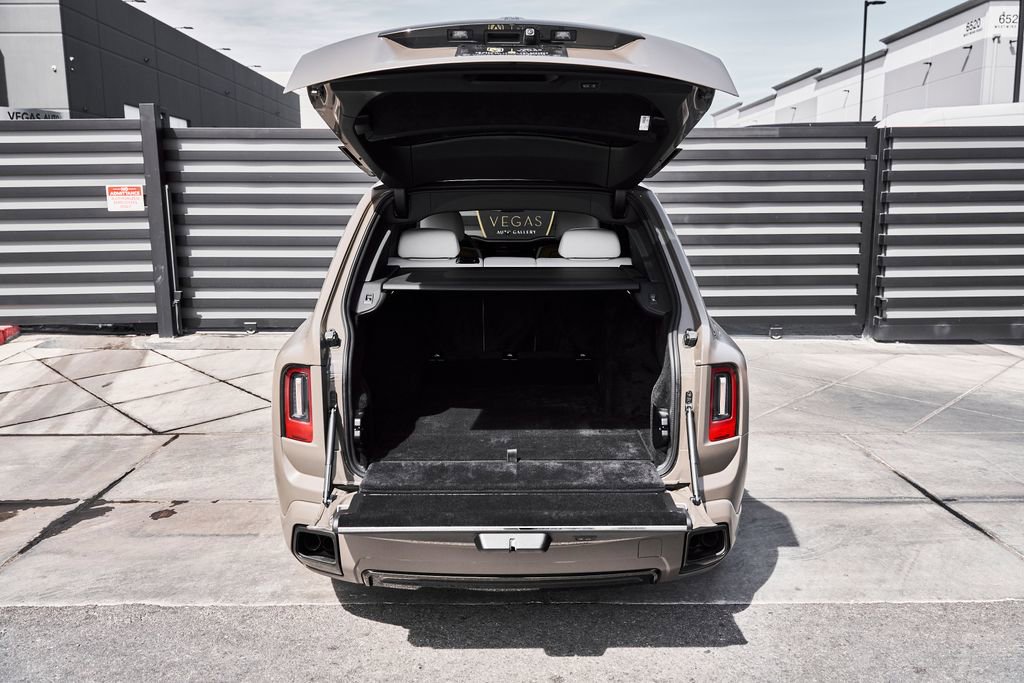 Used 2026 Rolls-Royce Cullinan Black Badge image 17