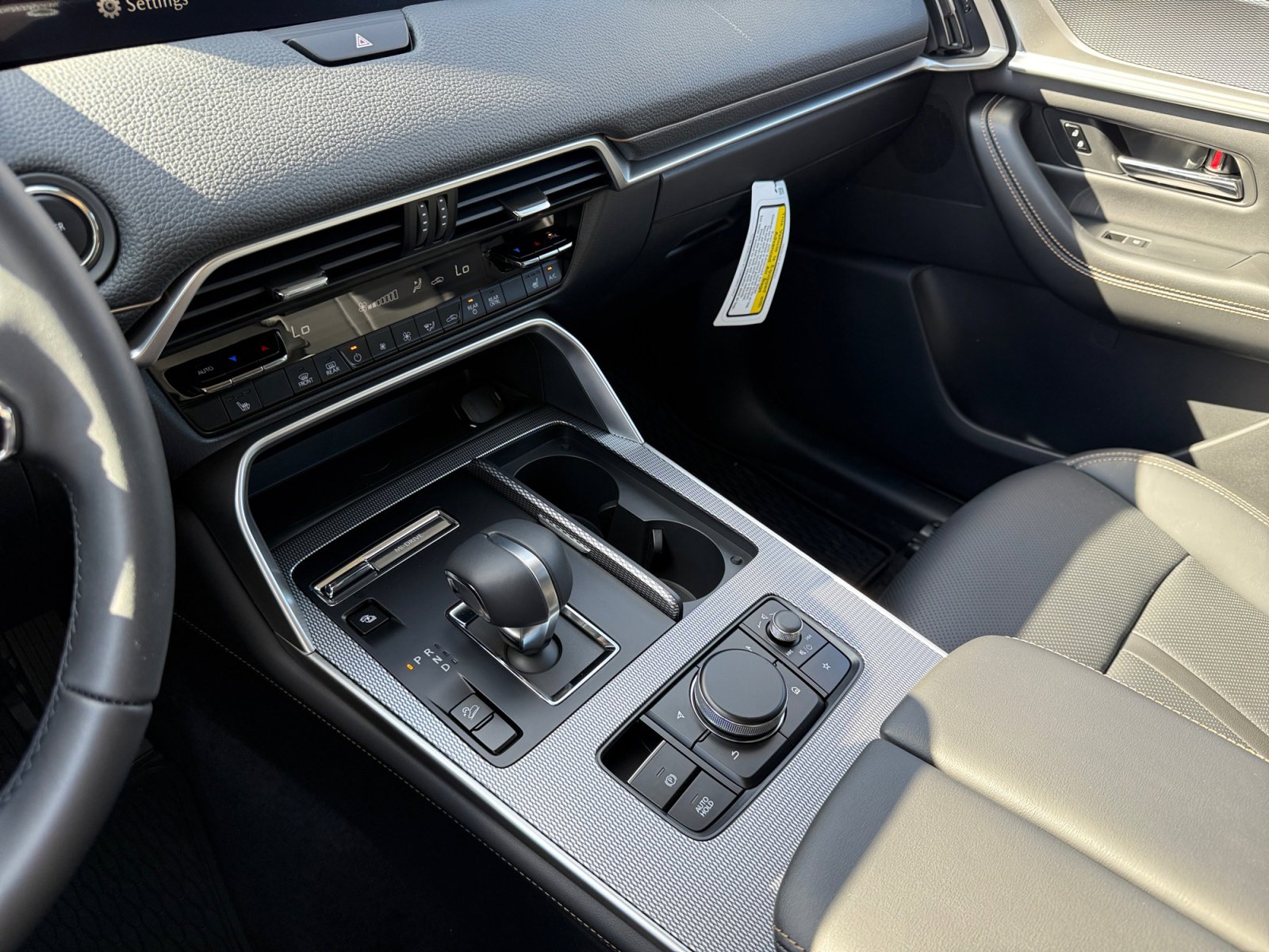 New 2025 MAZDA CX-70 Plug-In Hybrid w/ Premium Pkg image 13