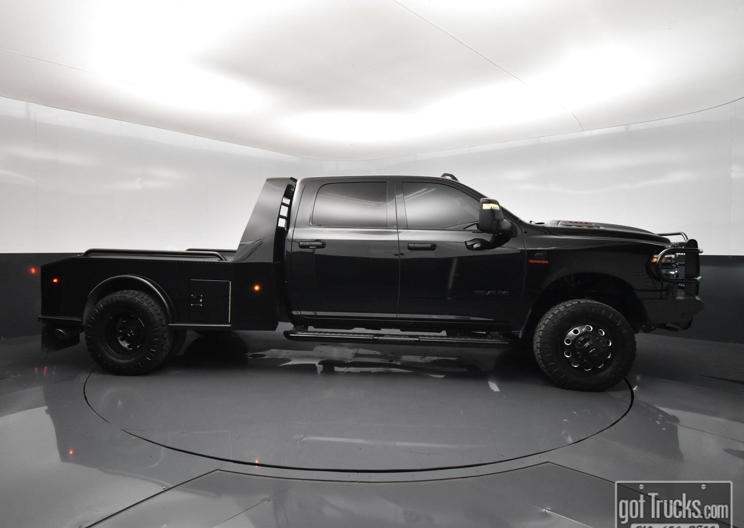 Used 2025 RAM 3500 Laramie w/ Night Edition AWD/4WD image 52