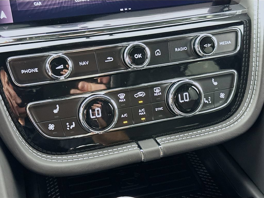 Used 2023 Bentley Bentayga AWD/4WD image 18