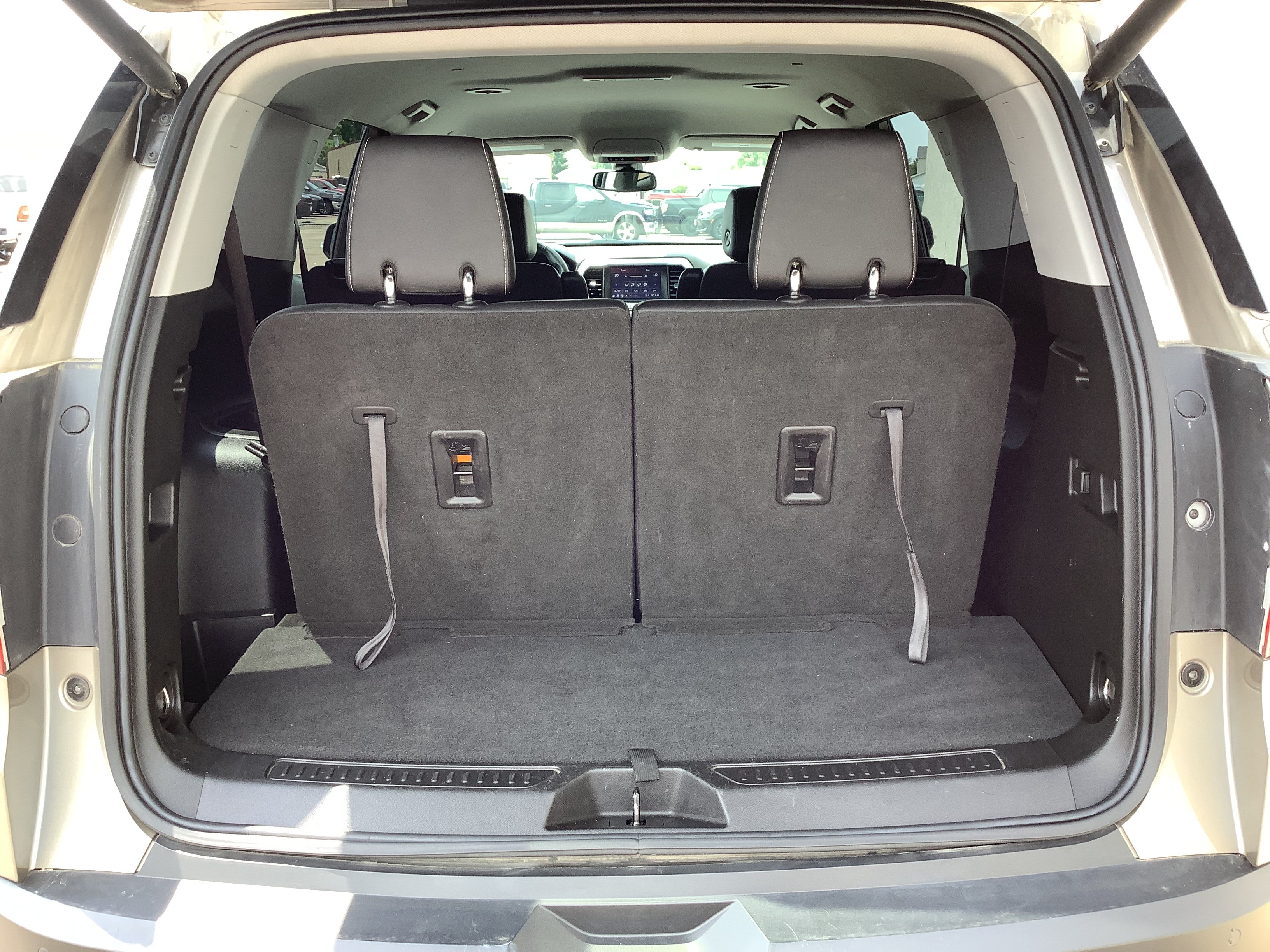 Used 2023 GMC Acadia SLT AWD/4WD image 8