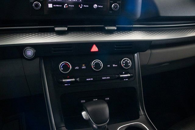 Used 2024 Kia Carnival LX image 31