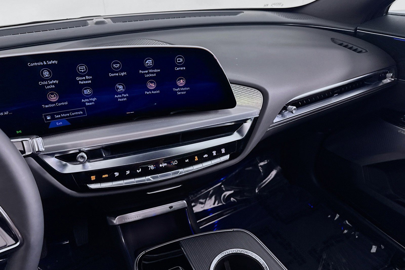 Used 2025 Cadillac Lyriq Luxury w/ LPO, Floor Liner Package AWD/4WD image 20