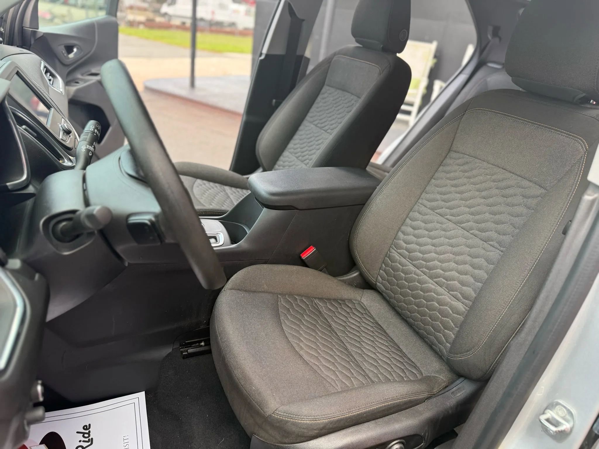 Used 2020 Chevrolet Equinox LT image 23