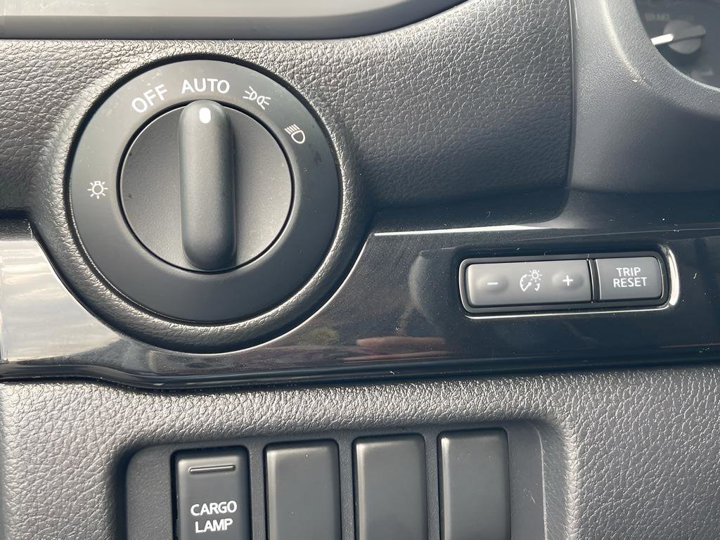 Used 2022 Nissan Titan SV image 27