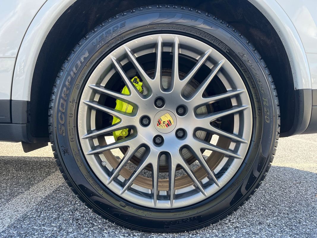 Used 2017 Porsche Cayenne S Platinum image 12