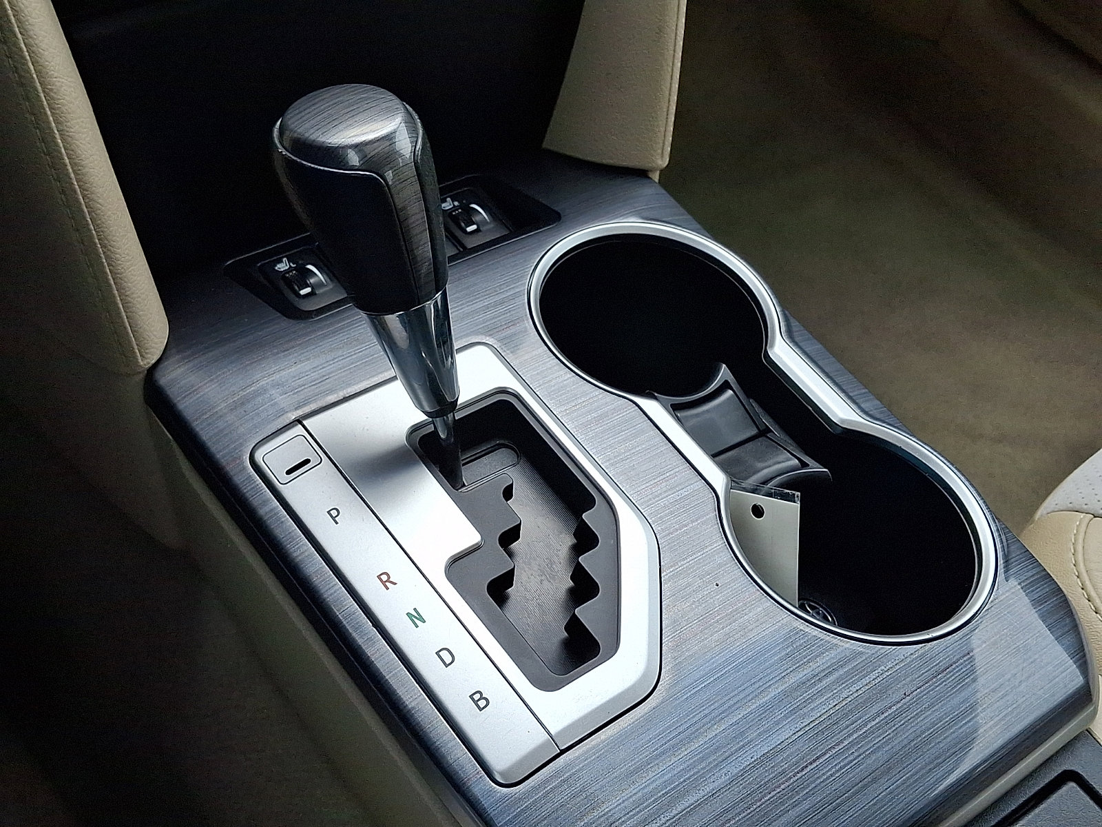 Used 2014 Toyota Camry XLE w/ Leather Package FWD image 16
