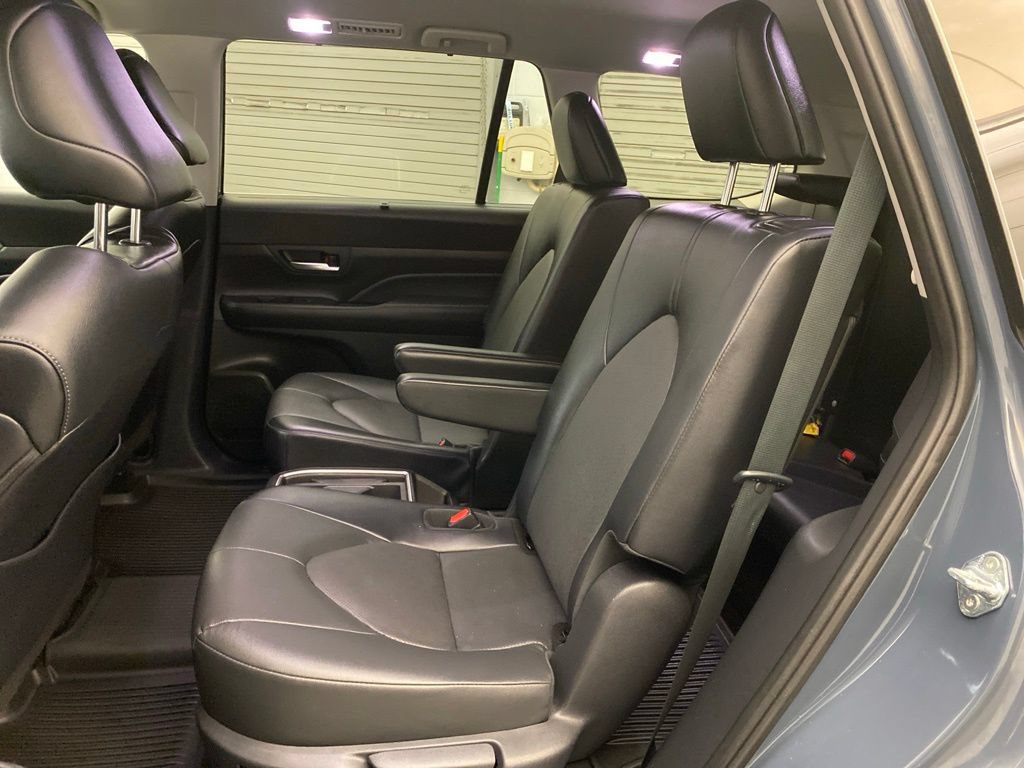 Used 2025 Toyota Grand Highlander AWD image 21