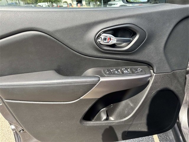 Used 2019 Jeep Cherokee Latitude Plus w/ Comfort/Convenience Group image 18