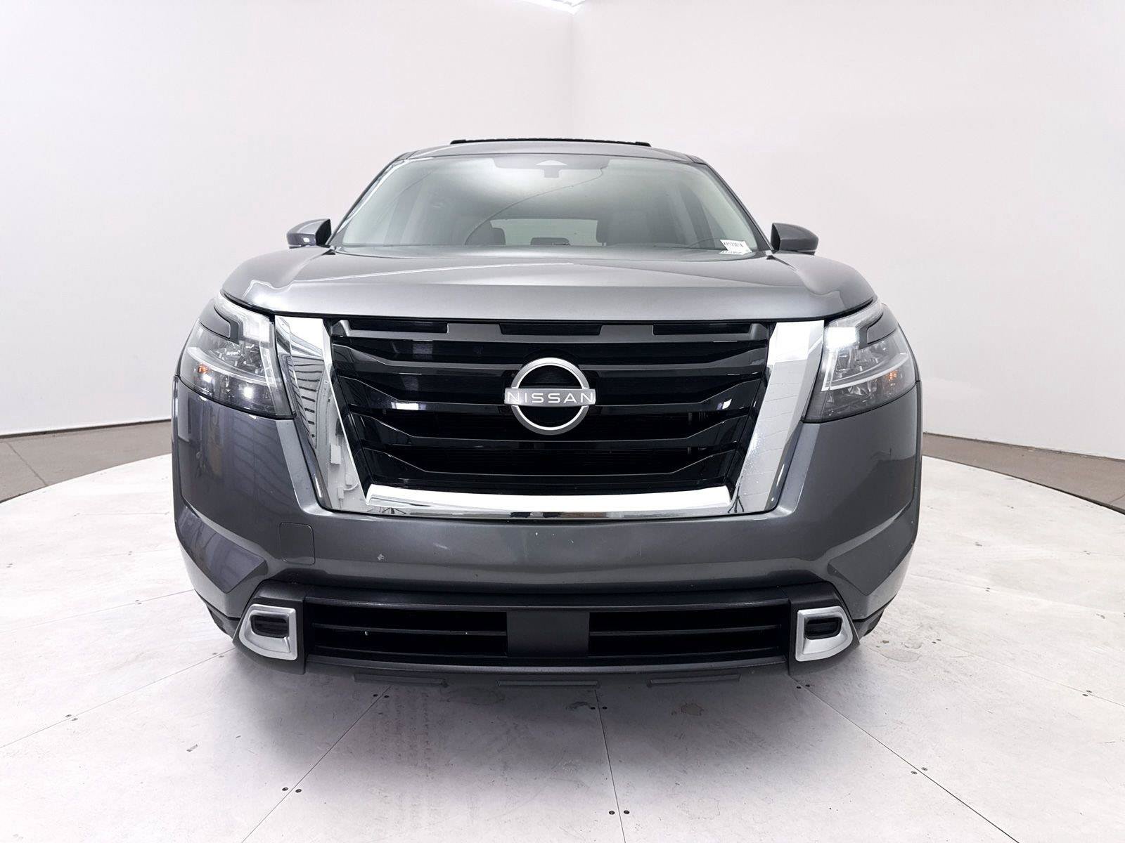 Used 2022 Nissan Pathfinder SV FWD image 12