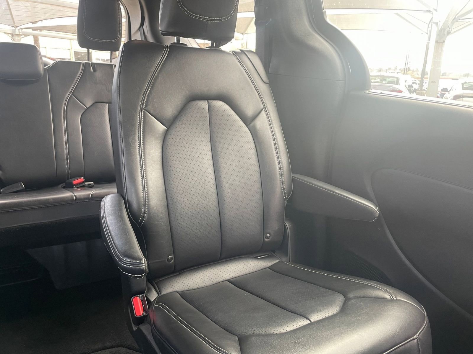 Used 2025 Chrysler Pacifica Select image 42