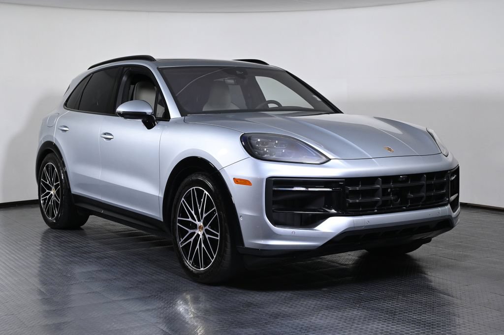 Certified 2025 Porsche Cayenne GTS AWD/4WD image 9