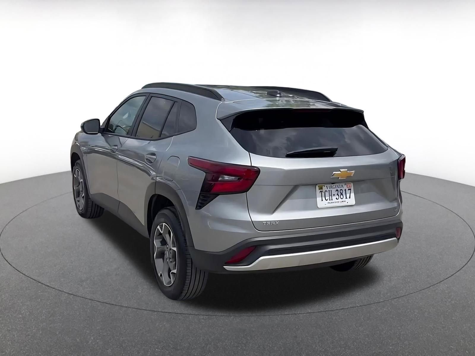 Used 2025 Chevrolet Trax LT w/ LT Convenience Package FWD image 11