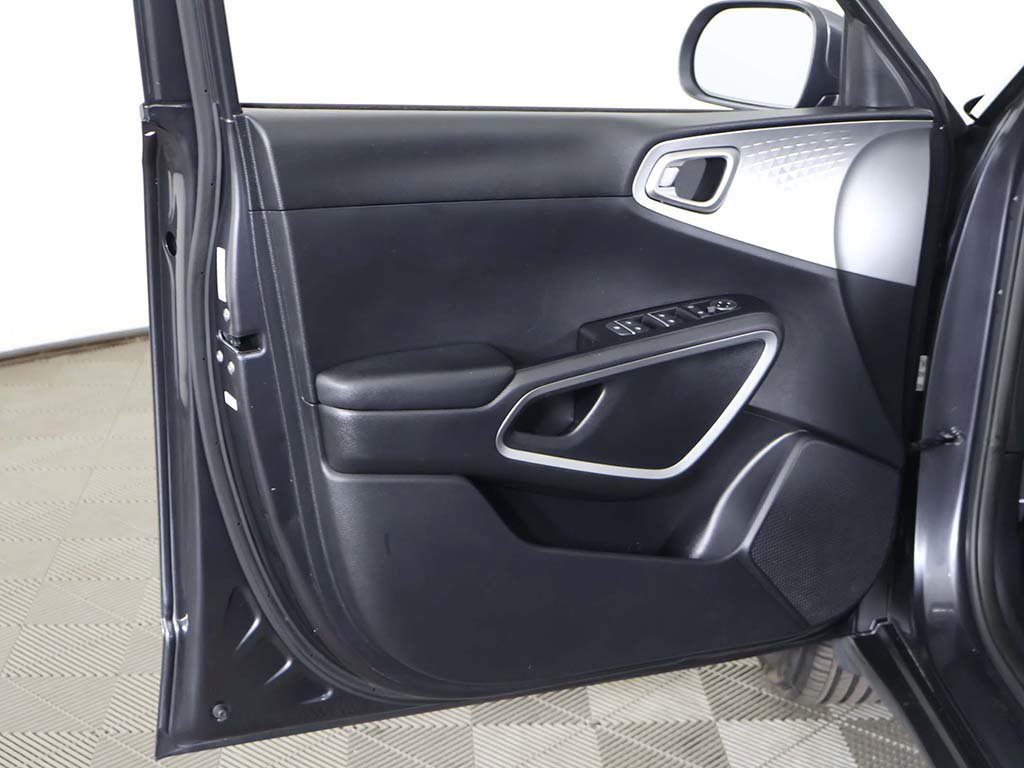 Used 2020 Kia Soul LX FWD image 19