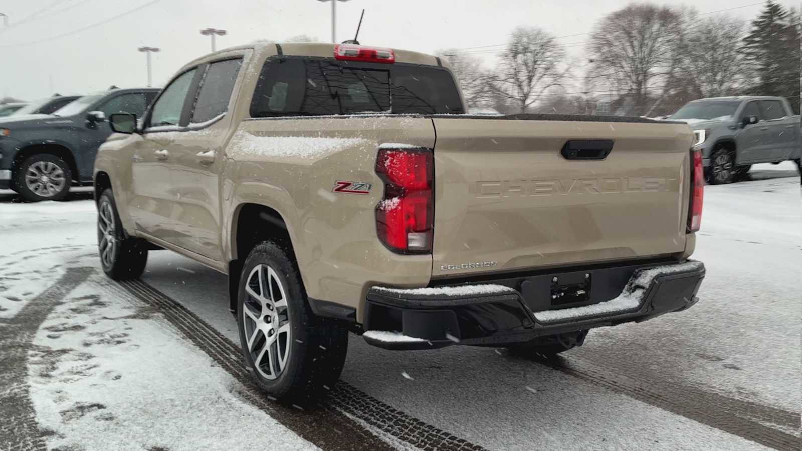 Used 2023 Chevrolet Colorado Z71 w/ Z71 Convenience Package 2 image 4