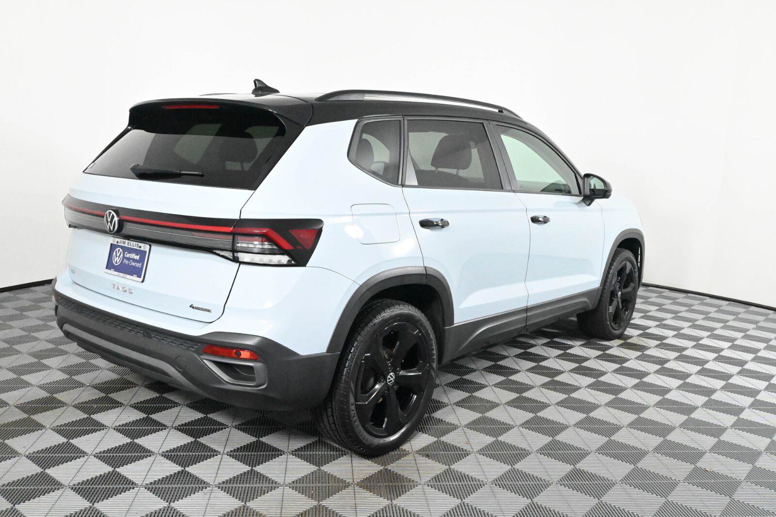 Used 2025 Volkswagen Taos SE AWD/4WD image 7