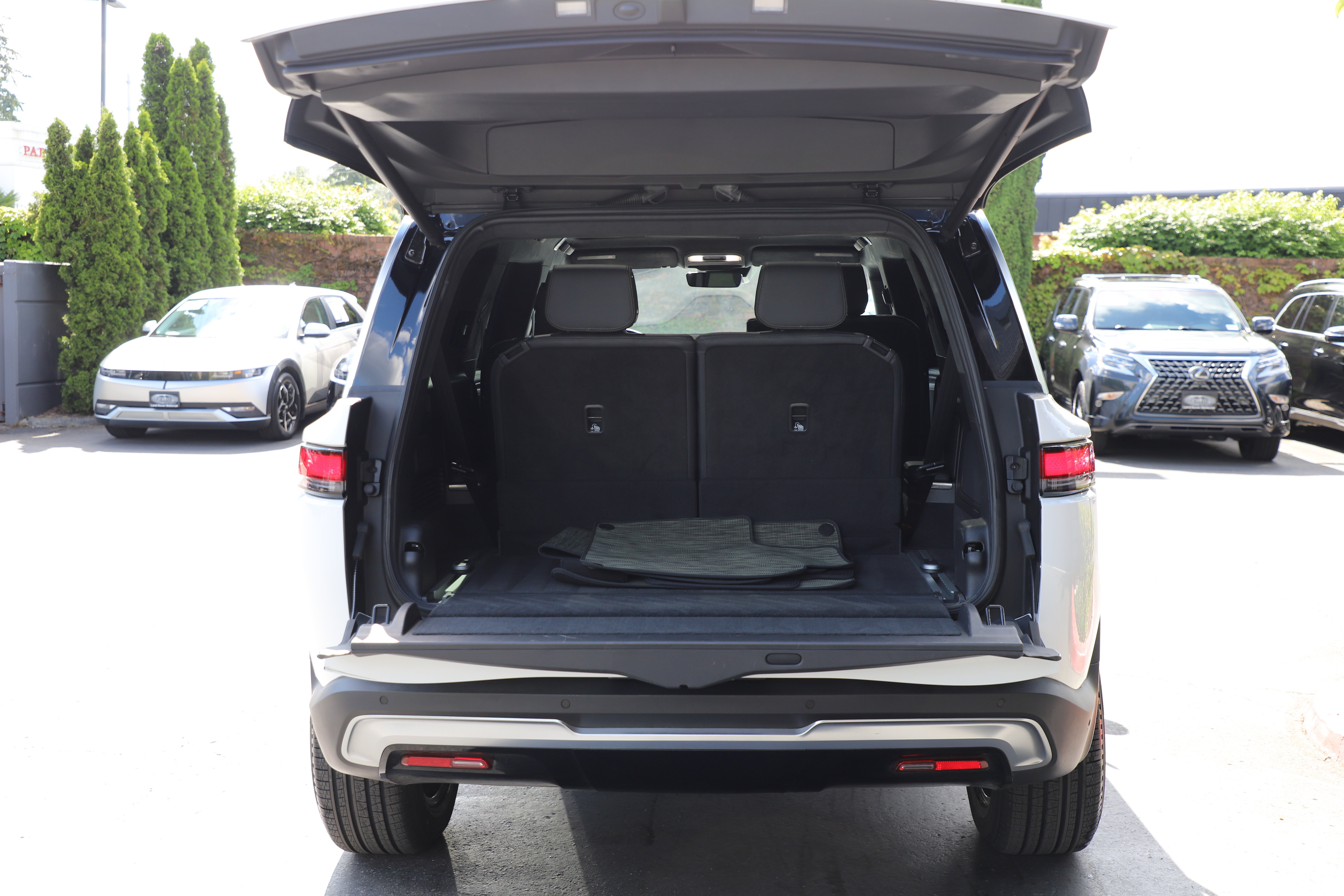 Used 2024 Rivian R1S Adventure AWD/4WD image 13