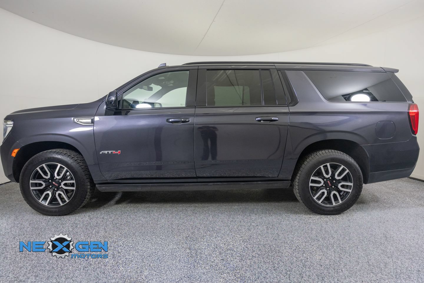 Used 2023 GMC Yukon XL AT4 w/ AT4 Premium Package AWD/4WD image 26