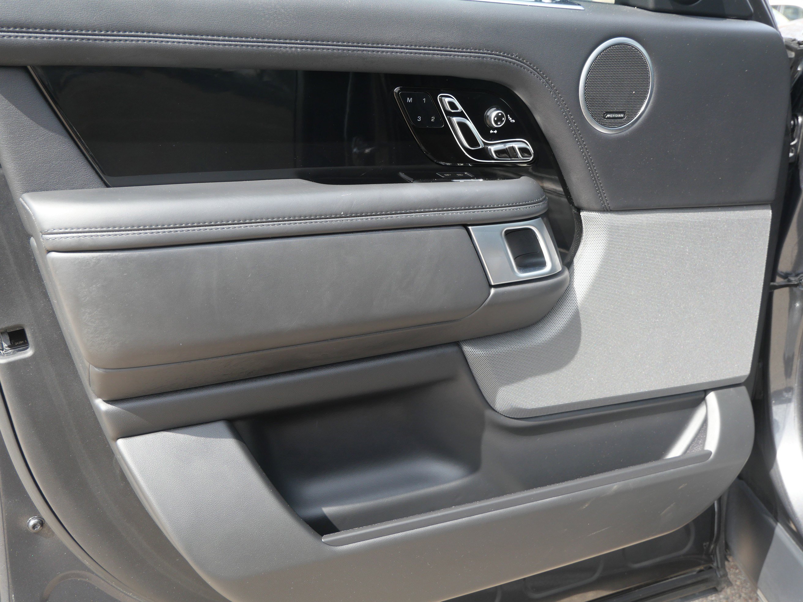 Used 2021 Land Rover Range Rover P525 Westminster Edition LWB image 14