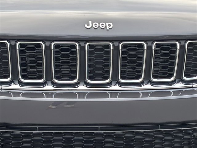 Certified 2025 Jeep Grand Cherokee Laredo X w/ Luxury Tech Group I image 9