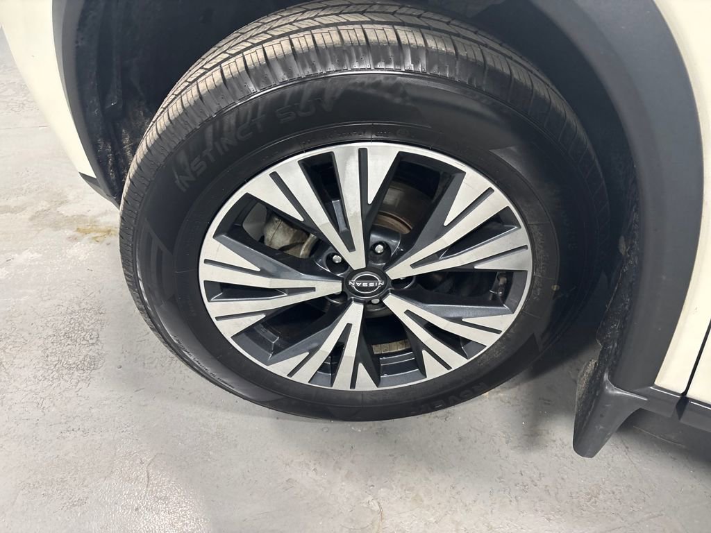 Used 2023 Nissan Rogue SV image 39