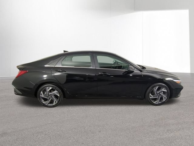 New 2026 Hyundai Elantra Limited FWD image 38