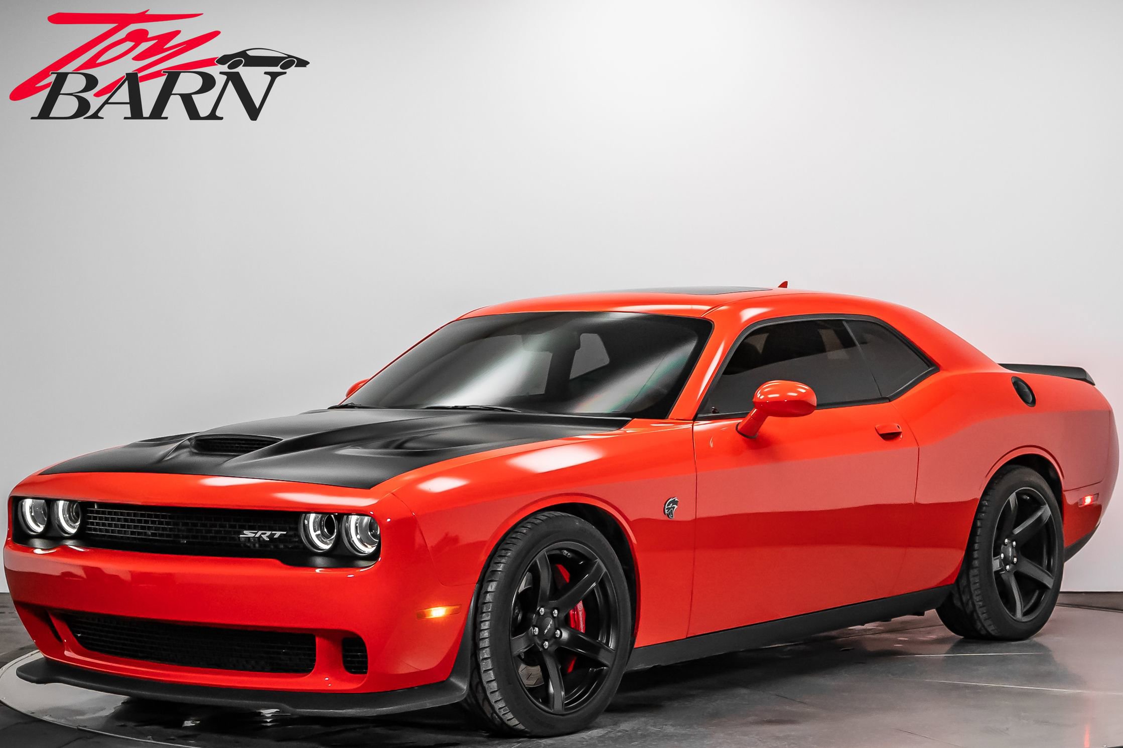 Used 2017 Dodge Challenger SRT Hellcat image 1
