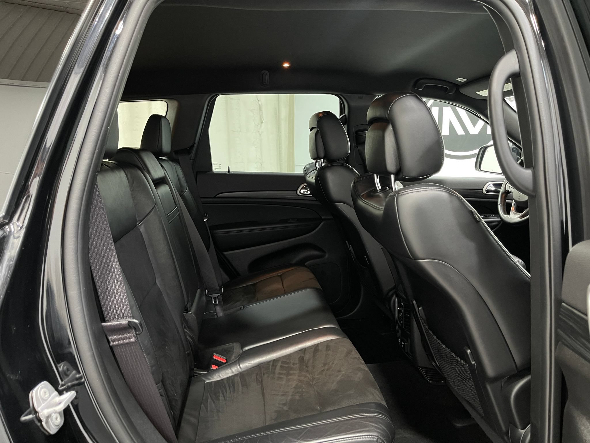 Used 2021 Jeep Grand Cherokee Laredo X AWD/4WD image 30