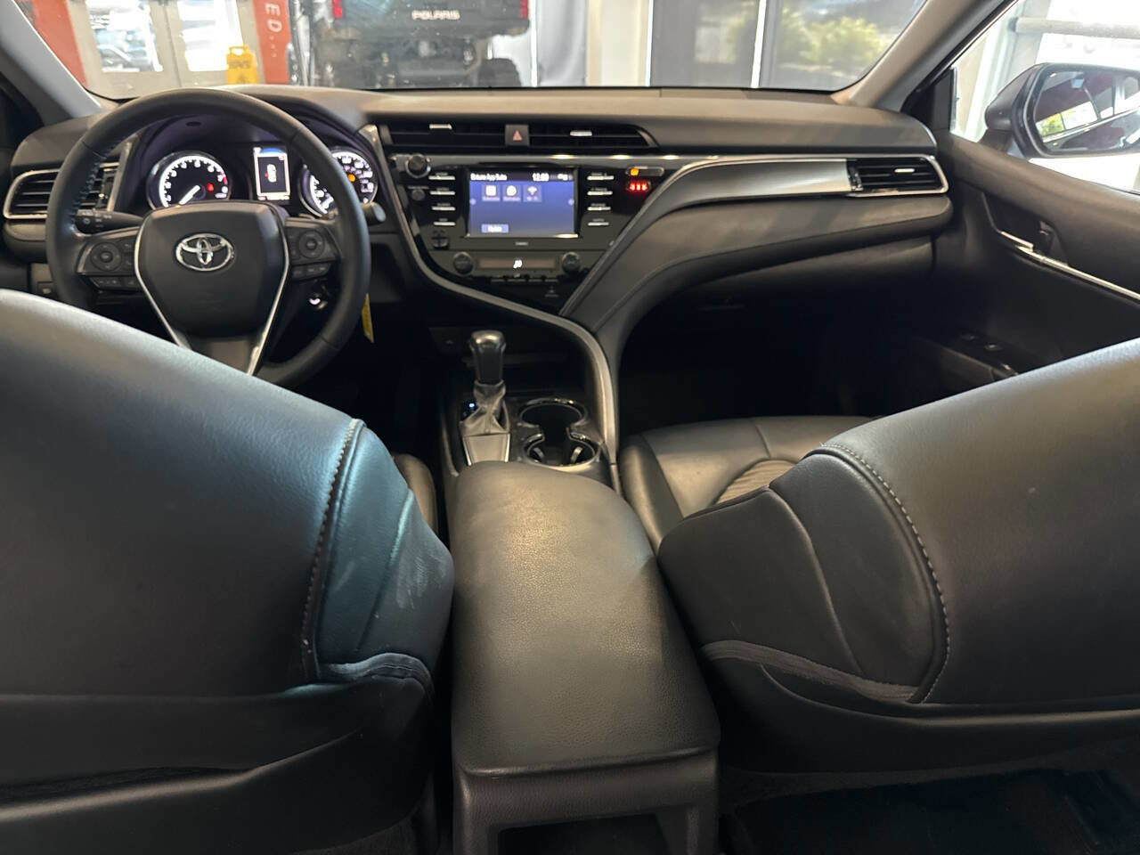 Used 2020 Toyota Camry SE w/ Phone Cable & Charge Package image 28