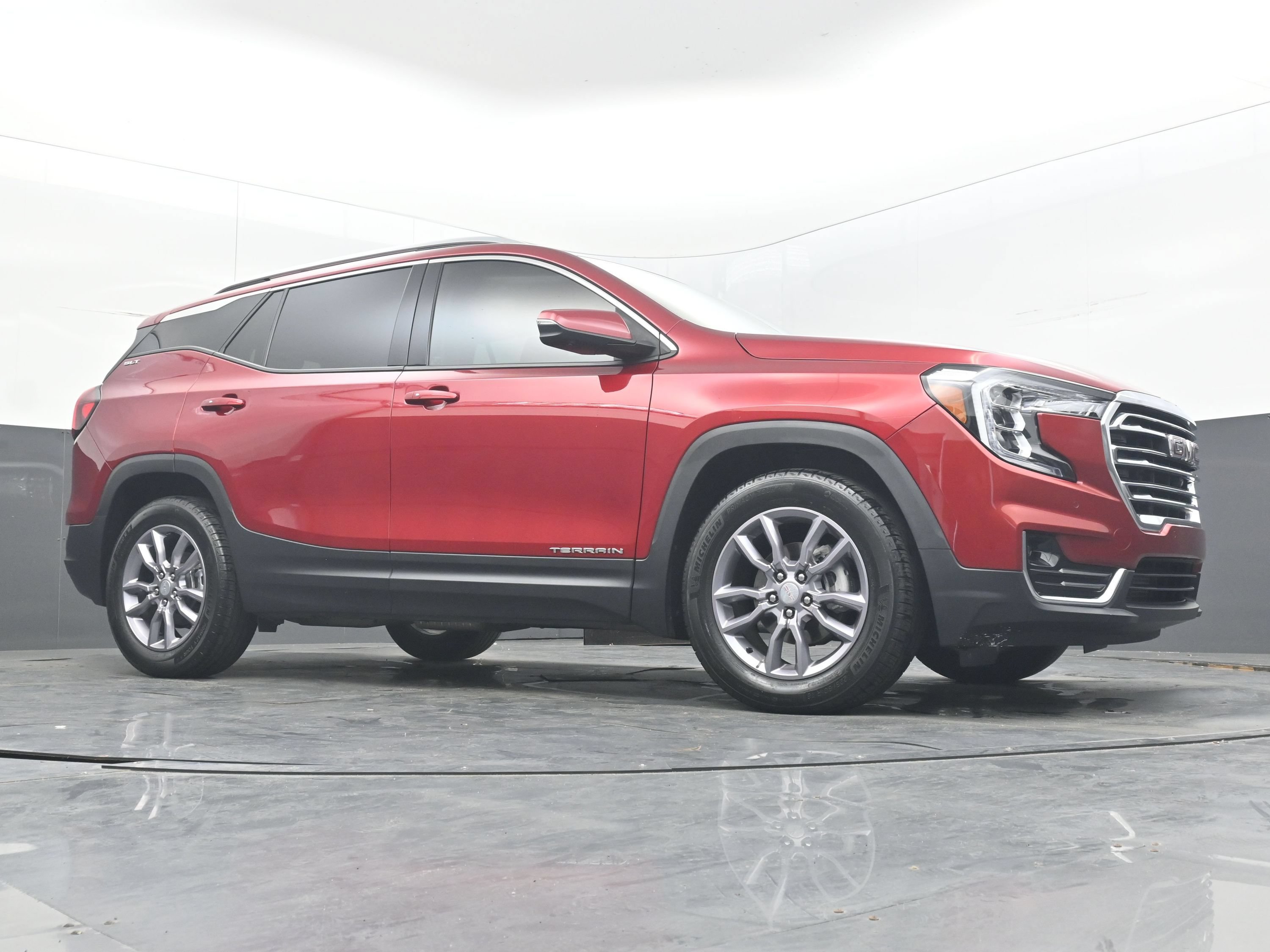 Used 2023 GMC Terrain SLT w/ Tech Package FWD image 24