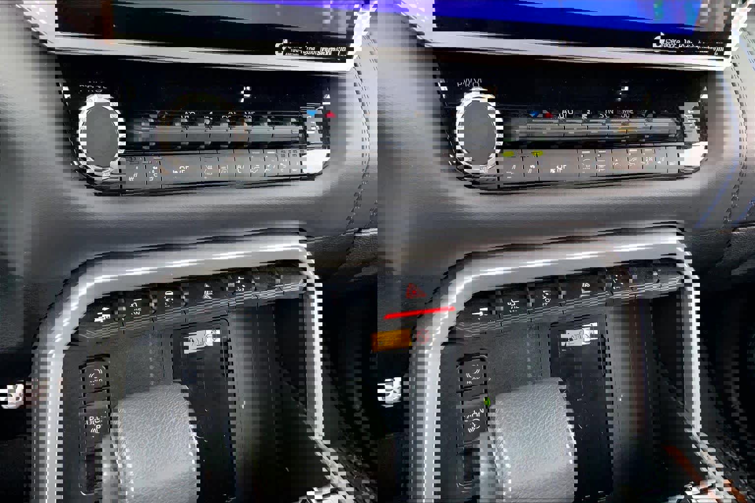 Used 2024 Toyota Tundra Platinum w/ TRD Off-Road Package image 33