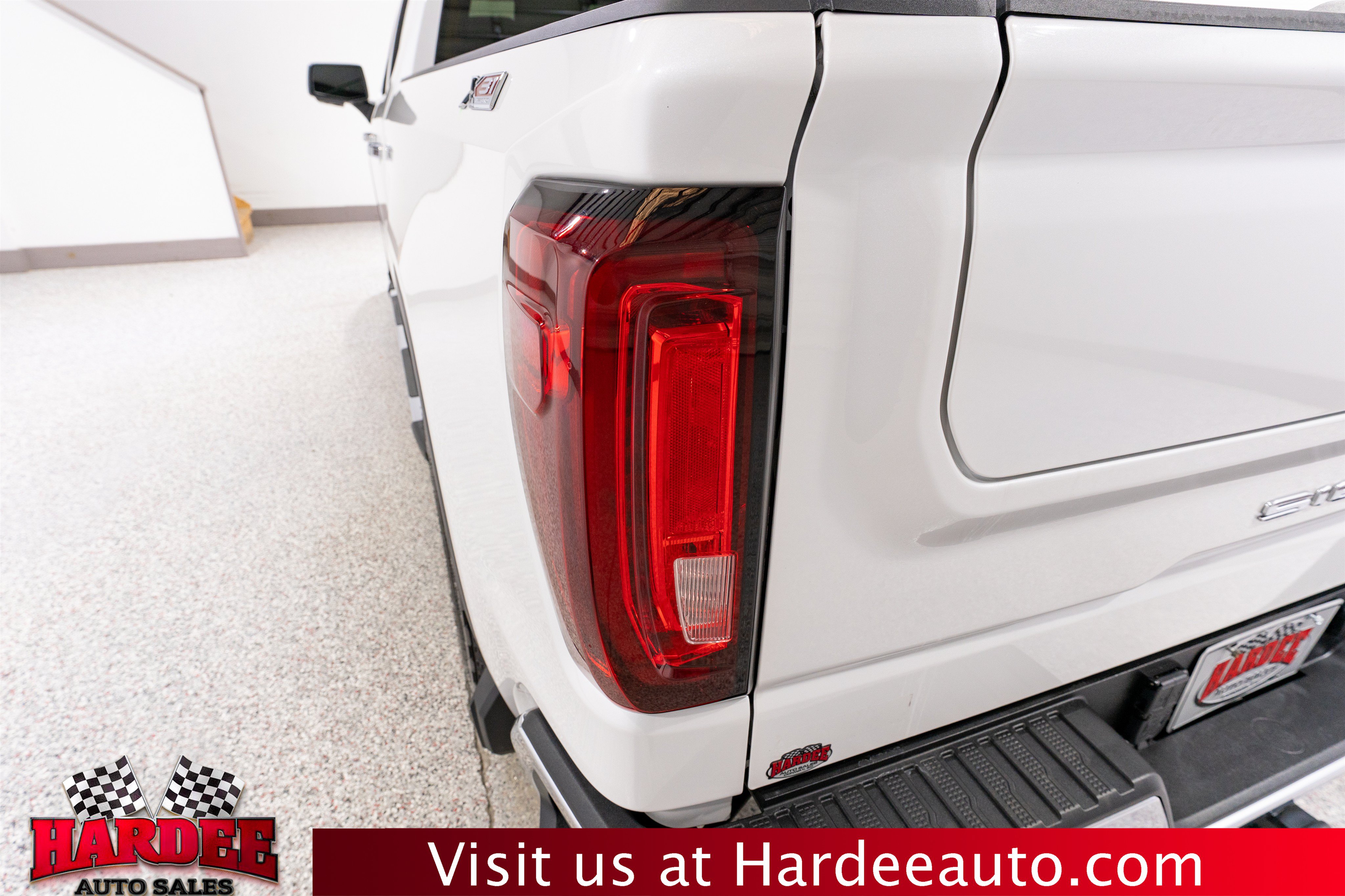 Used 2024 GMC Sierra 1500 SLT w/ SLT Convenience Package AWD/4WD image 9