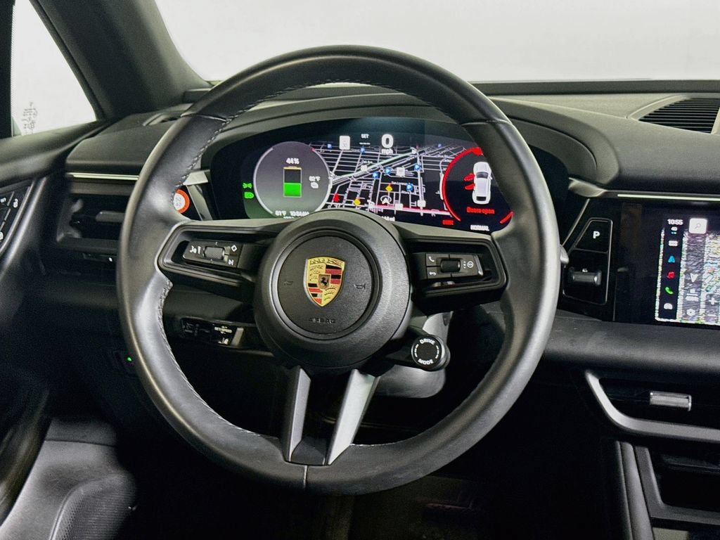 Certified 2025 Porsche Macan Electric RWD image 11