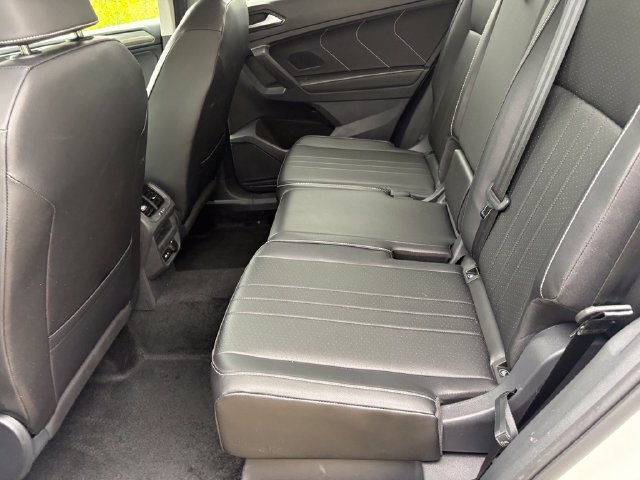Used 2024 Volkswagen Tiguan SE AWD/4WD image 50