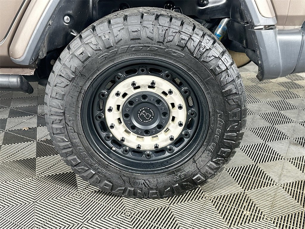 Used 2018 Jeep Wrangler Unlimited Sahara image 35