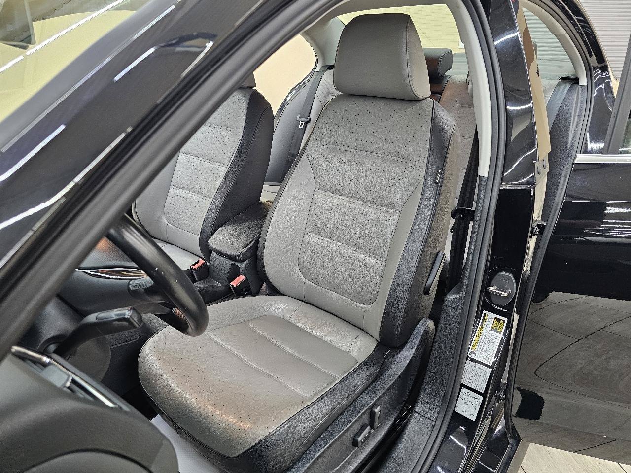 Used 2016 Volkswagen Jetta SEL Premium FWD image 16