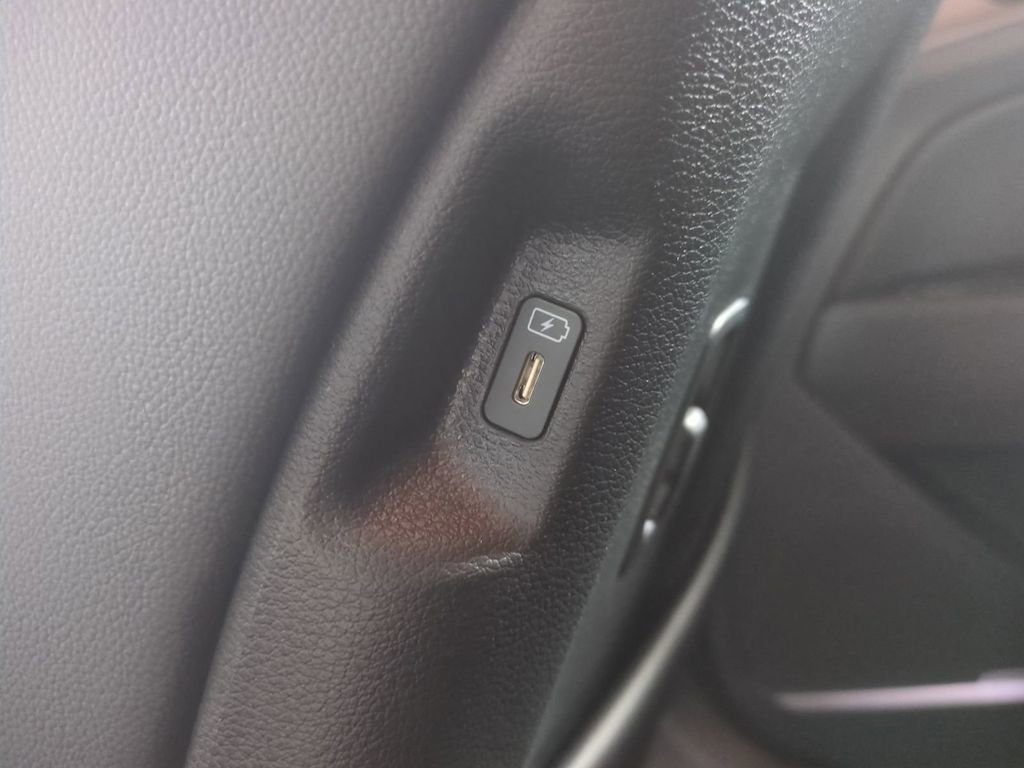 Used 2024 Kia Sportage EX image 16