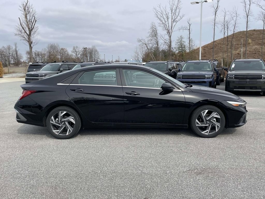 Certified 2025 Hyundai Elantra SEL image 29