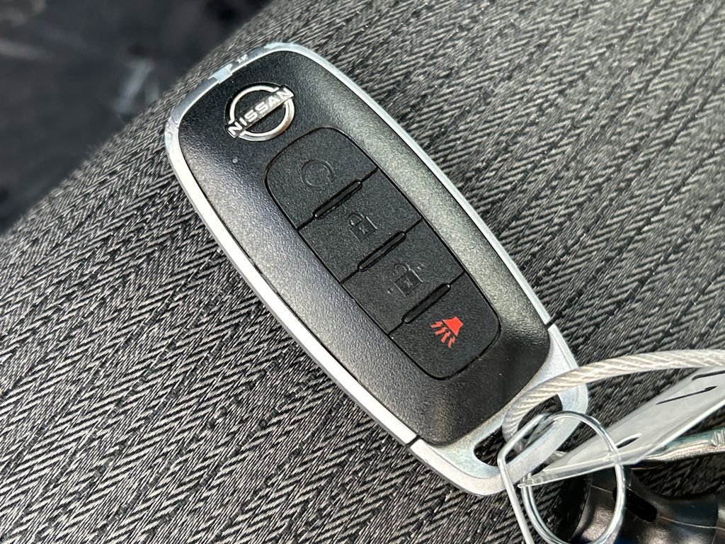 Used 2023 Nissan Rogue SV image 31