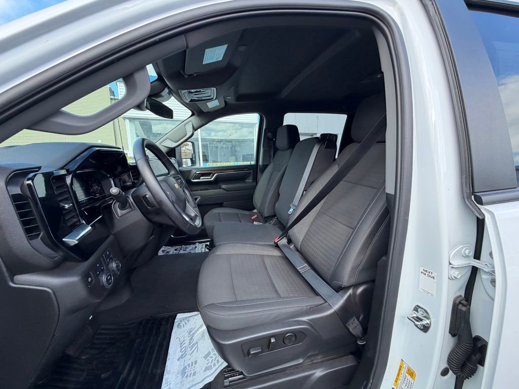 Used 2025 Chevrolet Silverado 2500 LT w/ Convenience Package image 9