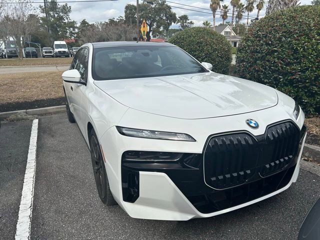 Used 2025 BMW 760i xDrive w/ Executive Package image 4