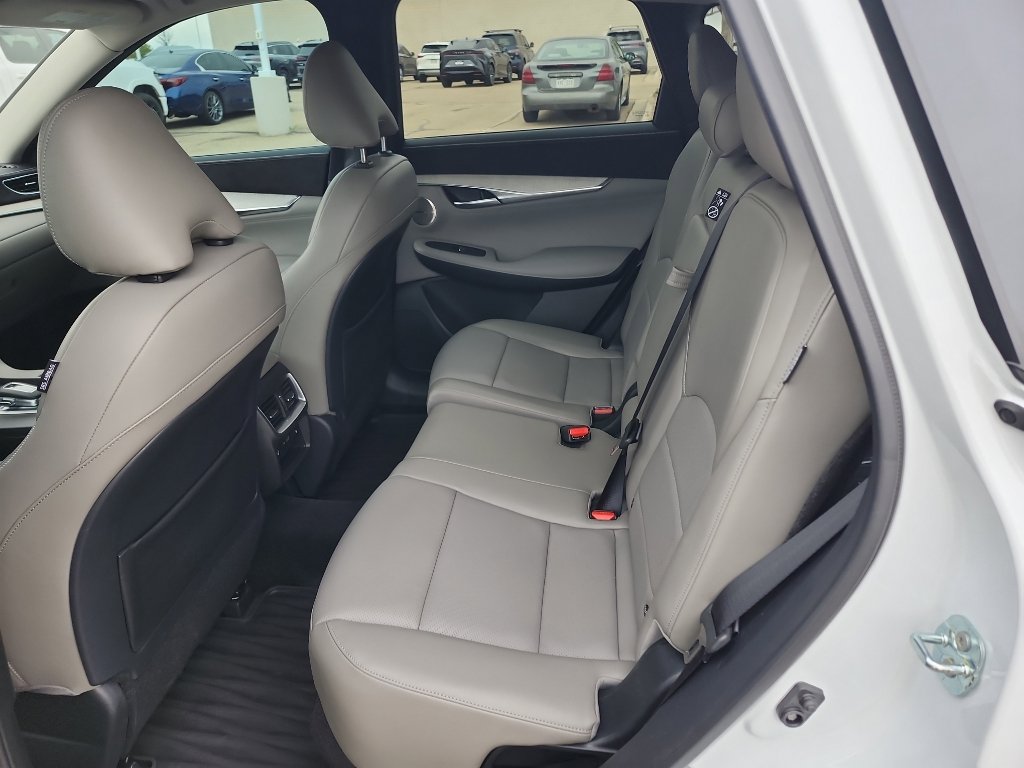 Used 2024 INFINITI QX50 Sensory image 10