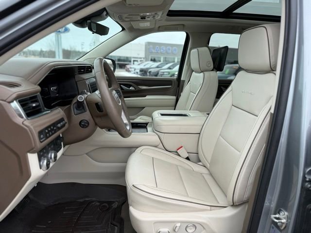 Used 2024 GMC Yukon XL Denali w/ Denali Reserve Package image 17