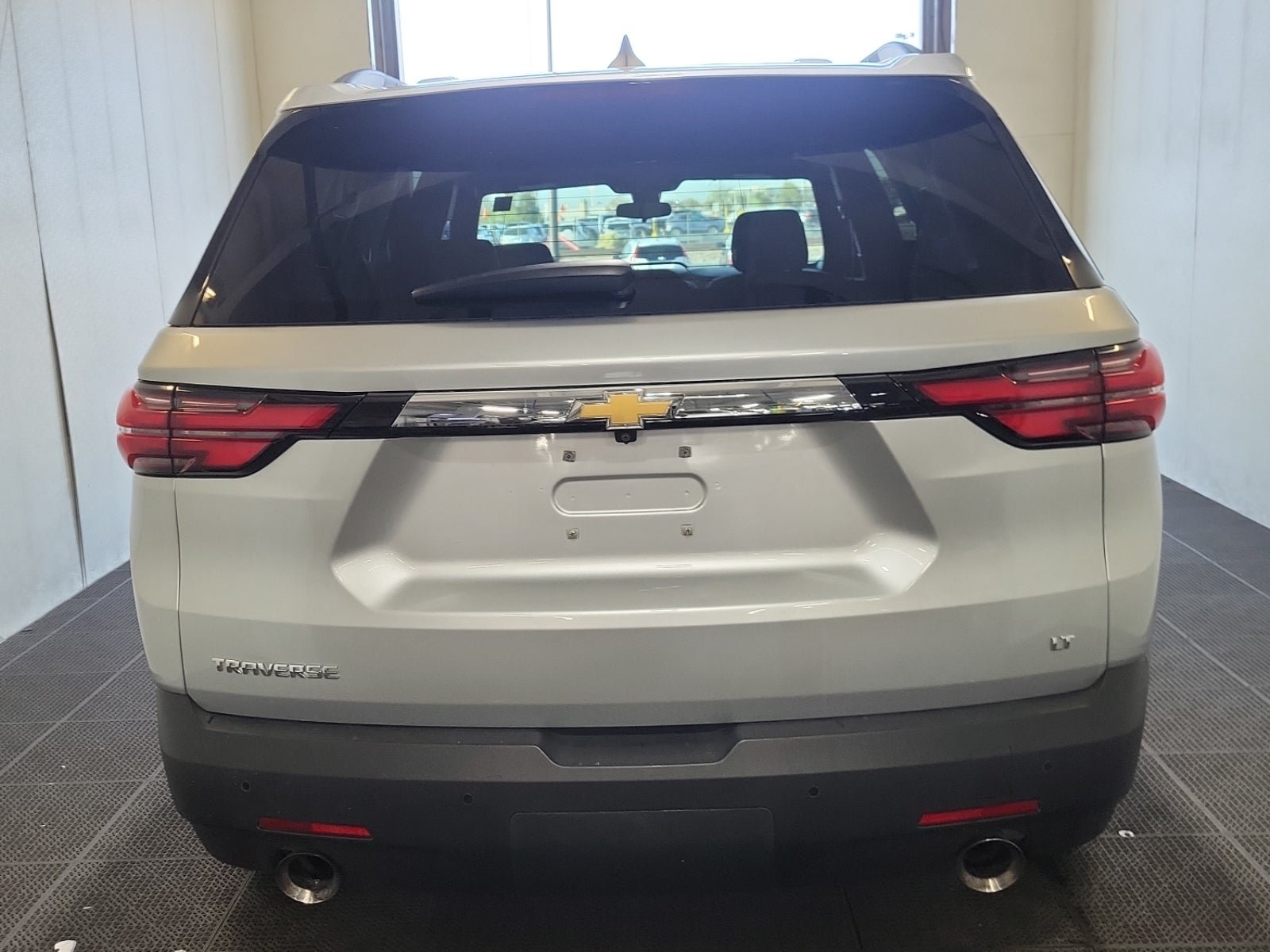 Used 2022 Chevrolet Traverse LT FWD image 7